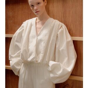 Eenk POUPEE Shirred Collarless Ivory Jacket with detachable sleeves